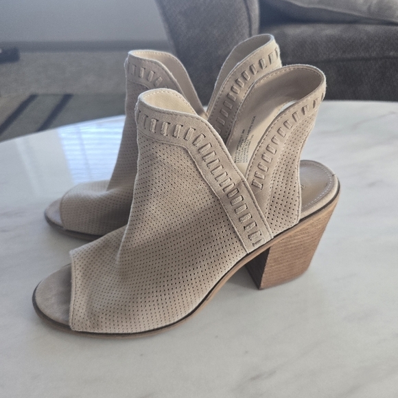 Steve Madden Sandals Women Sz 9M Tan Leather Peep Toe Perforated Block Heel - Picture 10 of 14